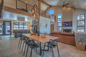 NEW Hot Tub Haven with Panoramic View - Blue River